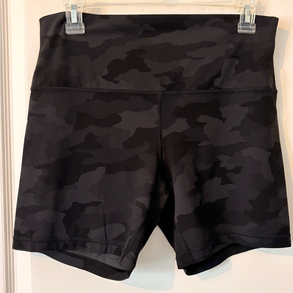 Lululemon Align 6” Shorts size 12 black camo